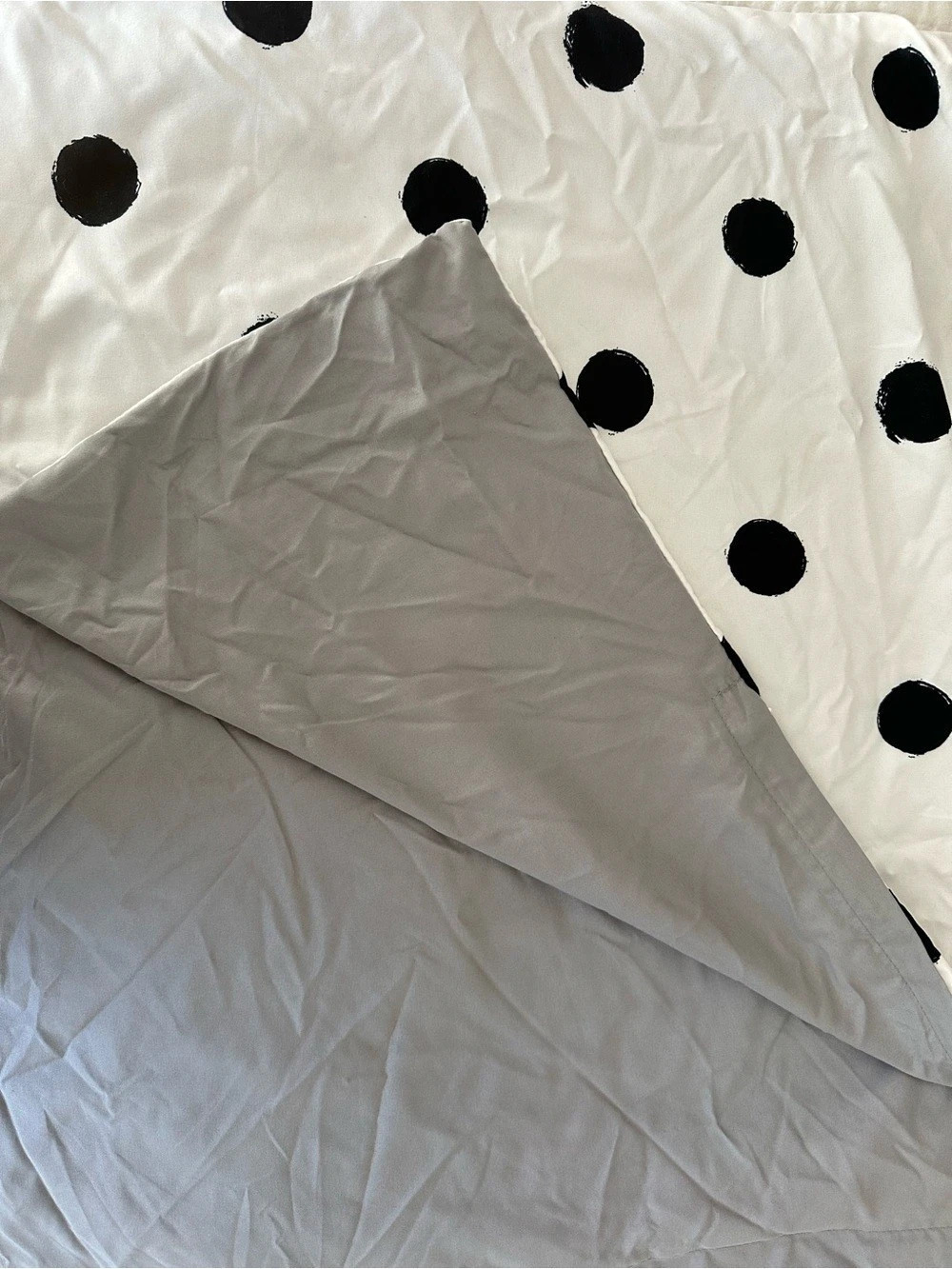Polka Dot queen duvet cover in White & Gray Like New
